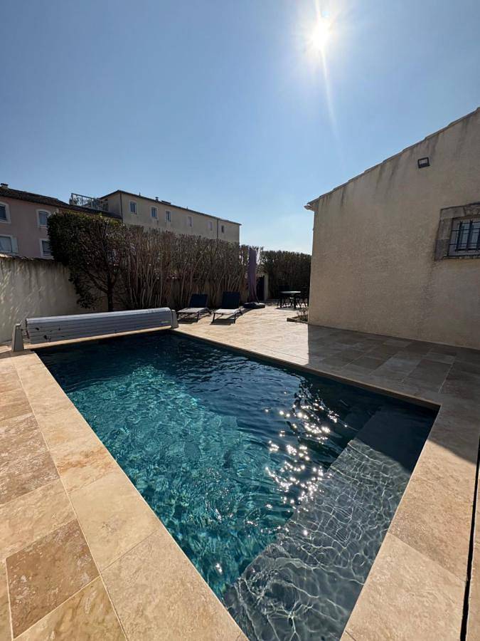 "La villa Mariam" Jacuzzi Piscine Jardin Pétanque in Fourques, Région de Nîmes
