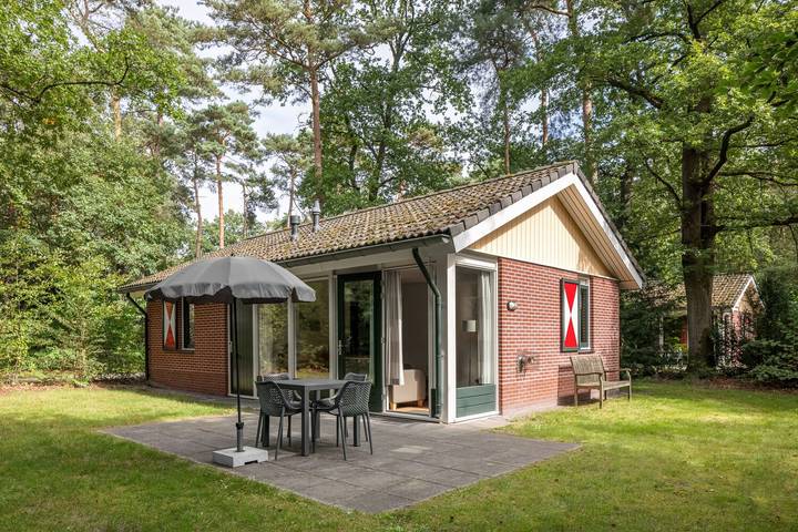 Bungalow voor 4 personen, with Balkon/Terras and Terras as well as Zwembad in Borger