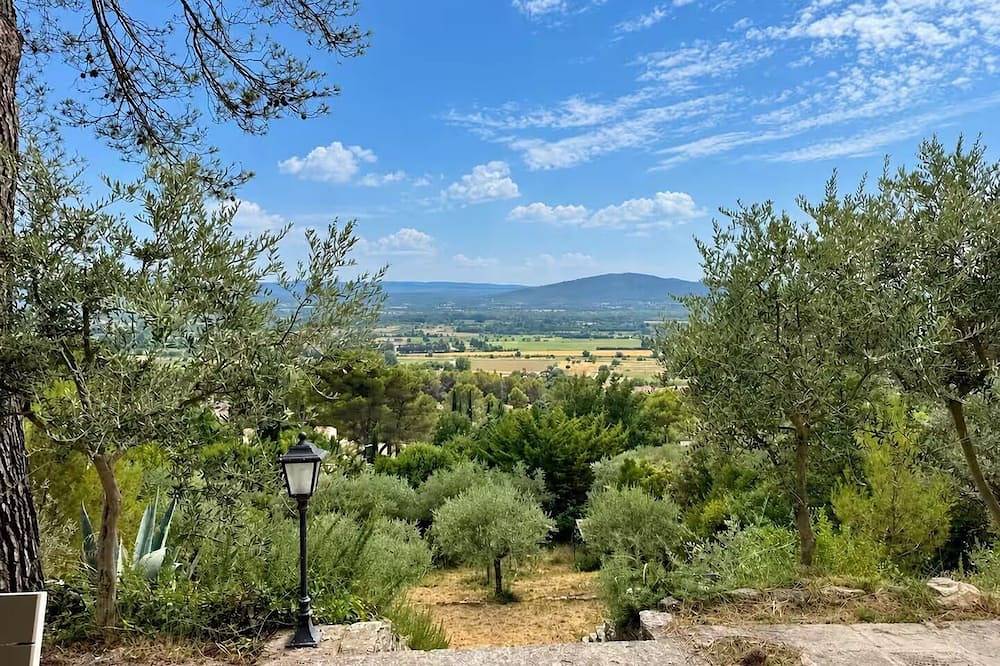 Apartamento entero, Les 4 Sources / Apartment with a view, terrace, air conditioning, and private parking in Villelaure, Parque natural regional del Luberon