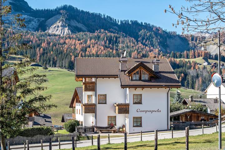 Hel lägenhet, Apartment '5' with Mountain View, Shared Garden and Wi-Fi in Badia, Dolomiti Superski