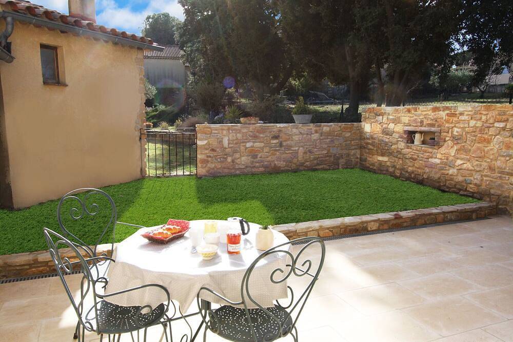 Gite l'Atelier avec piscine et wifi inclus in Saint-Victor-la-Coste, Région de Nîmes