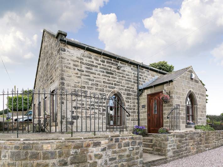 Glamping for 4 people, with garden in Derbyshire