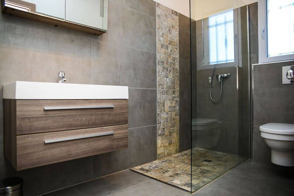 Villa moderne avec piscine chauffée à 5 min en voiture des plages et St Florent in Oletta, Région de Calvi