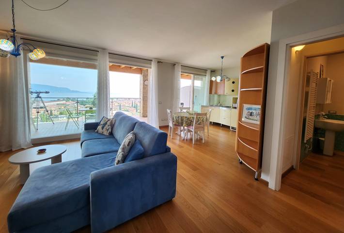 Ganze Wohnung, Ferienwohnung 'Alba Seeblick Pool' mit Seeblick, Gemeinschaftspool und Klimaanlage in Maderno, Toscolano-Maderno