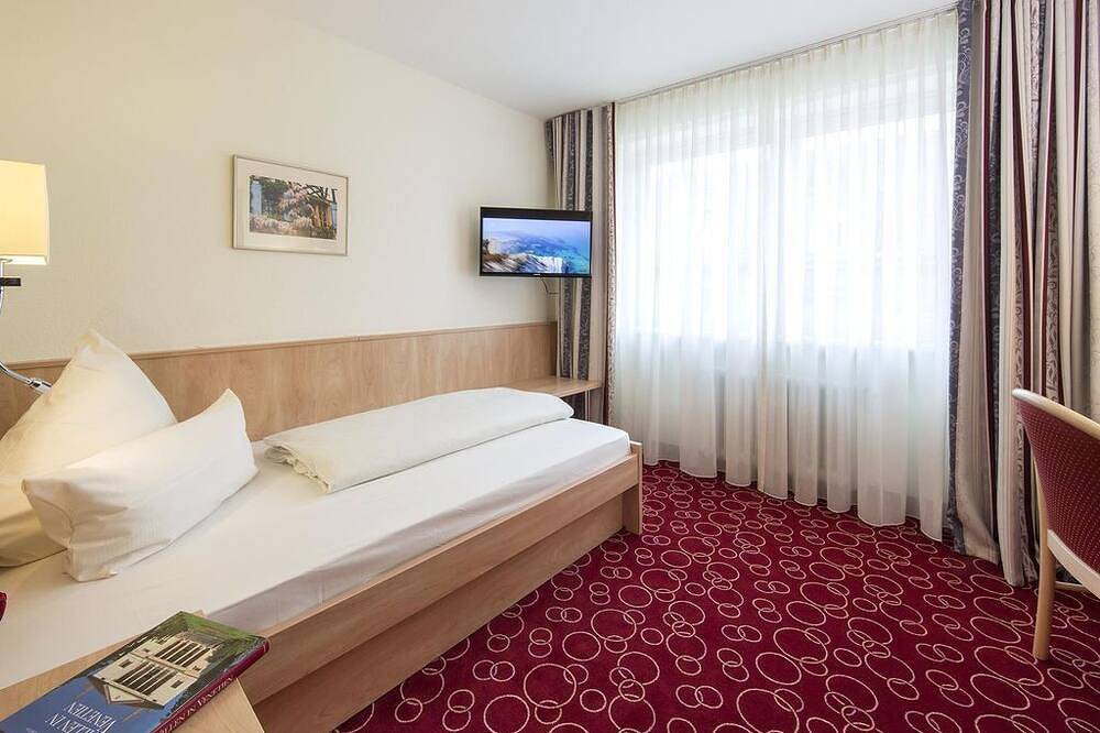 Dreibettzimmer mit Wc - Hotel Löwengarten in Speyer, Rheinebene