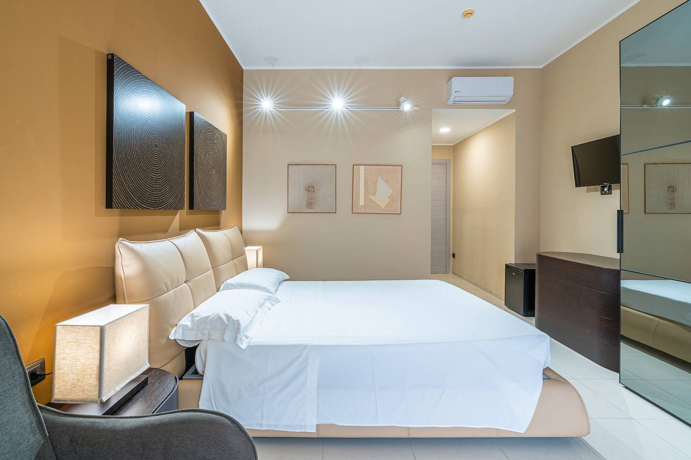 Habitación 'Nick Mason - Cuádruple Superior' con jardín compartido, Wi-Fi y aire acondicionado in Marzamemi, Pachino