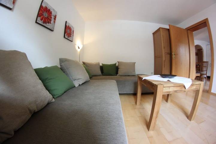 Apartamento entero, Tranquilo en el centro: apartamentos La base ideal para actividades al aire libre in Hochoetz, Oetz