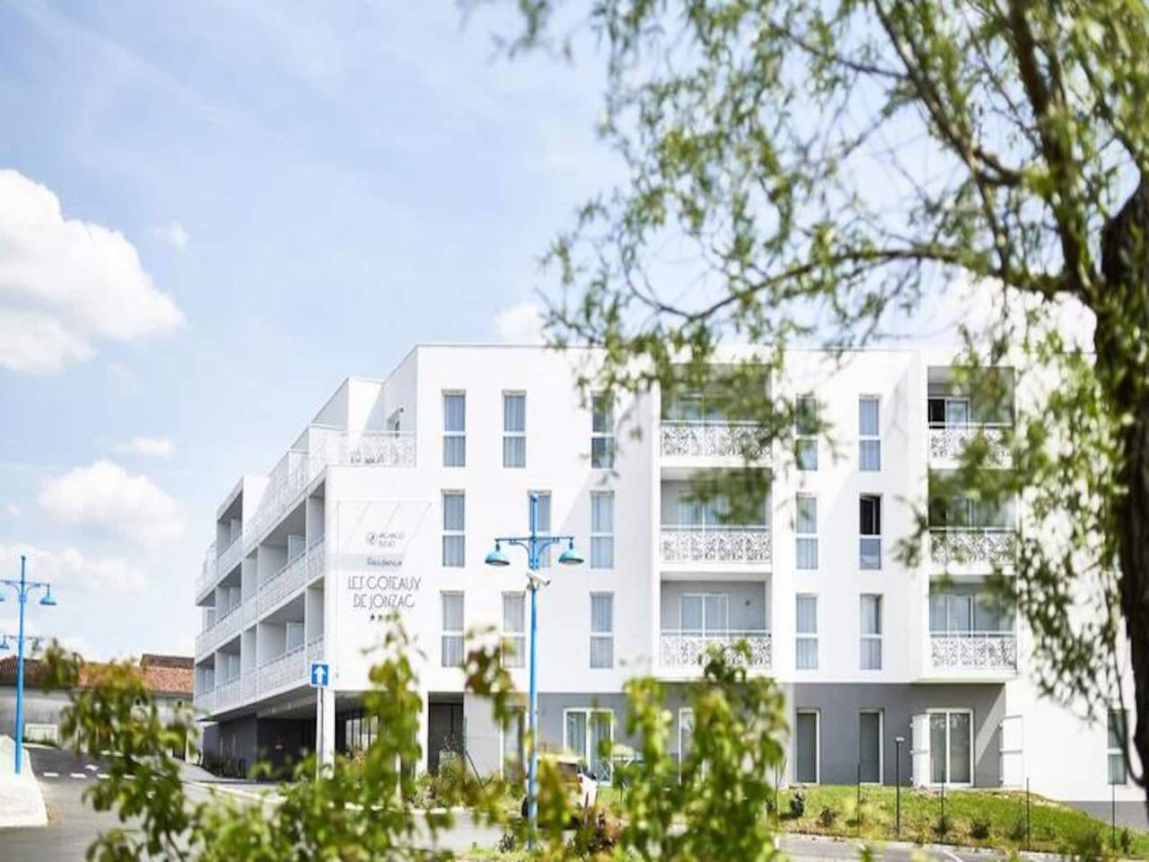 Appartement entier, Maison Bord Lac Forêt Ruisseau in Jonzac, Région de Jonzac