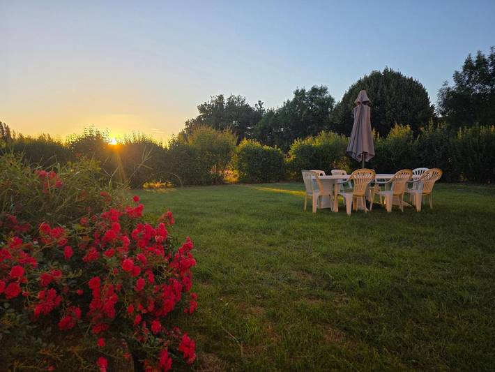 Location de vacances pour 6 personnes, avec jardin ainsi que vue et piscine, animaux acceptés à Rochebaudin
