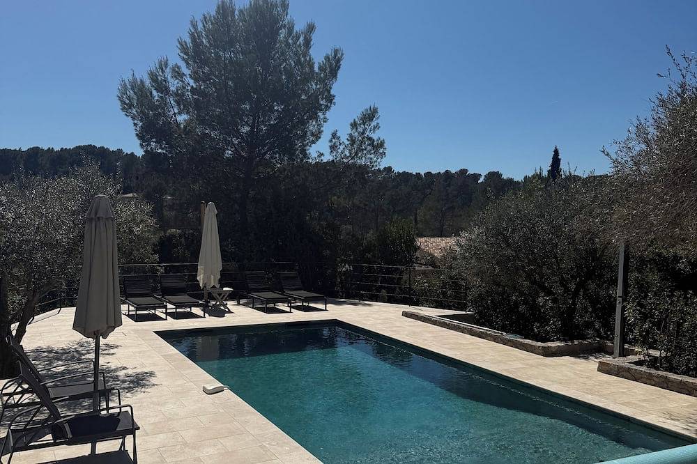 Private country house, garden, and relaxation between the sea and lake in Draguignan, Draguignan region