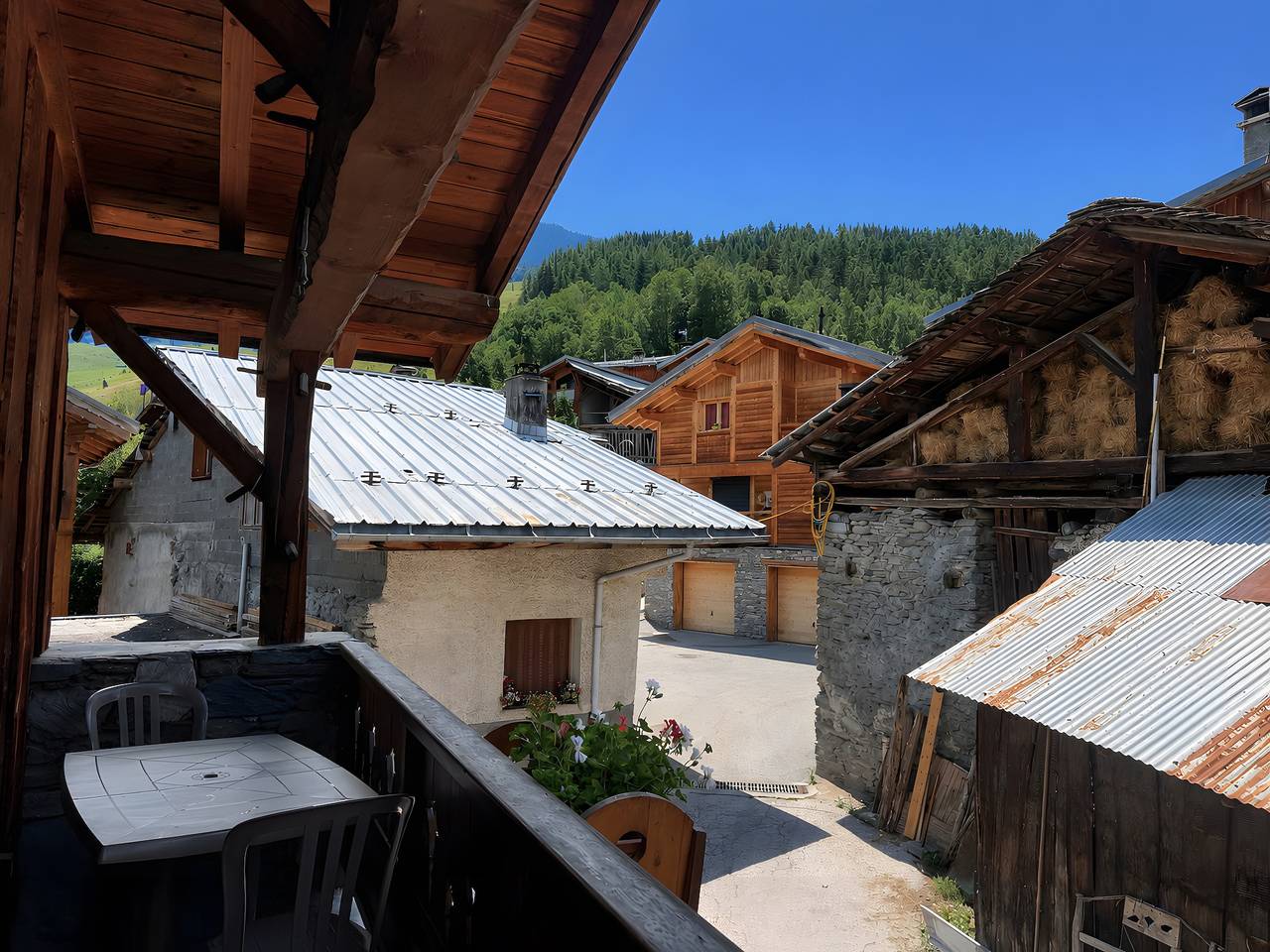 Appartement entier, Appartement "L'edelweiss" avec vue sur les montagnes, terrasse privée et Wi-Fi in Bellentre, La Plagne-Tarentaise
