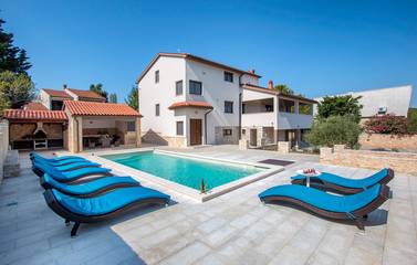 Villa für 10 Personen, mit Garten und Terrasse, kinderfreundlich in Premantura