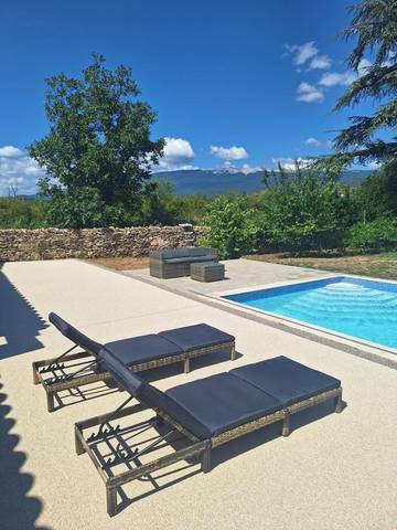 Gîte pour 3 personnes, avec jardin et piscine, animaux acceptés à Villes-sur-Auzon