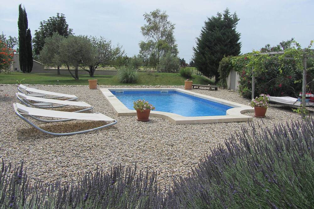 Appartement entier, Mas provençal dans un cadre exceptionnel avec piscine chauffée in Jonquières, Vaucluse