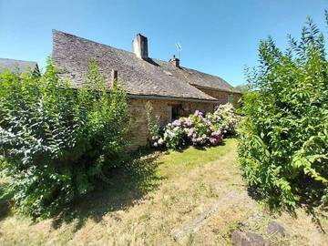 Gîte pour 6 personnes, avec jardin, animaux acceptés à Pradinas