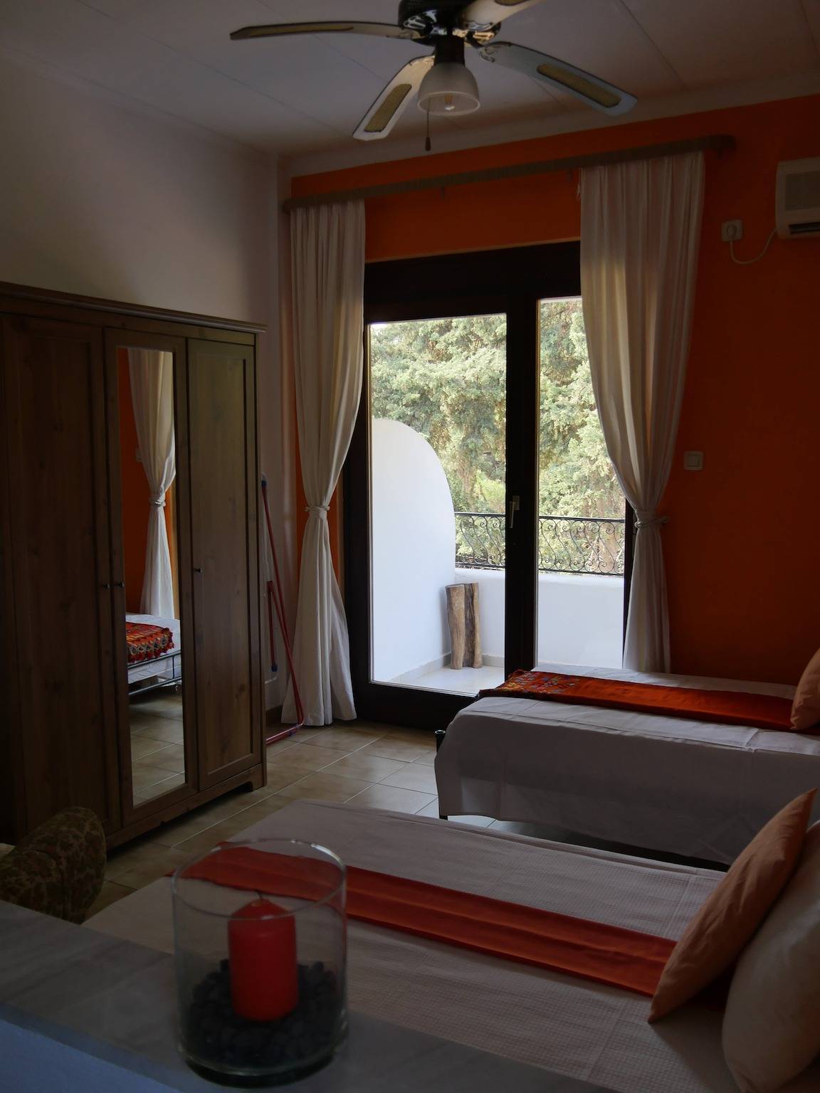 Entire apartment, Apartment 'Helios Rhodos 1' with Private Terrace, Wi-Fi and Air Conditioning in Kallithea Springs, Rhodes