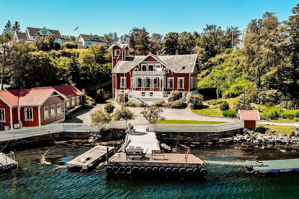 Villa for 12 People in Fjell, Vestland