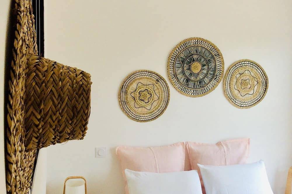 Beautiful new contemporary villa with private pool in Figari, Arrondissement de Sartène