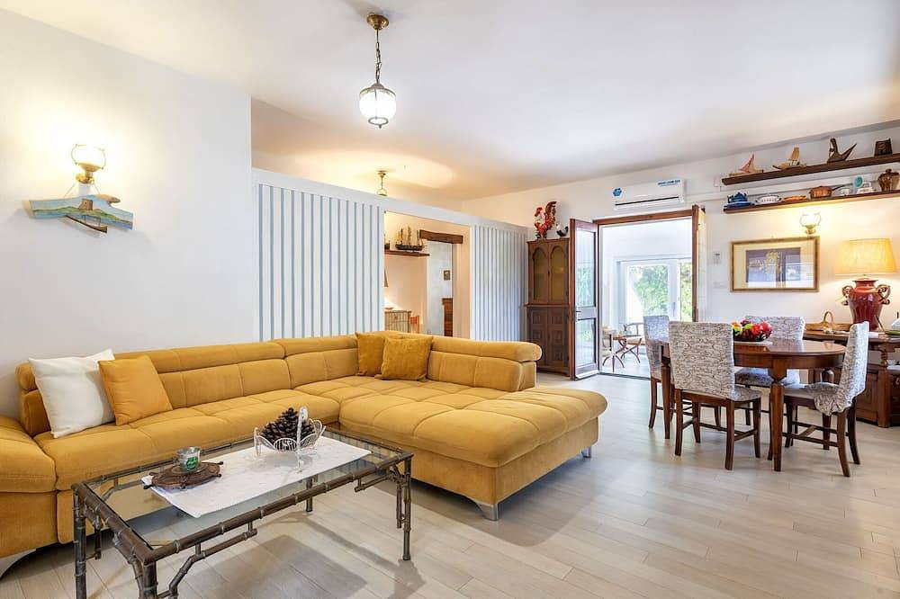 Magnifica villa indipendente per 6 persone con A/C, Wifi, Tv, patio e animali ammessi in Portobello di Gallura, Portobello