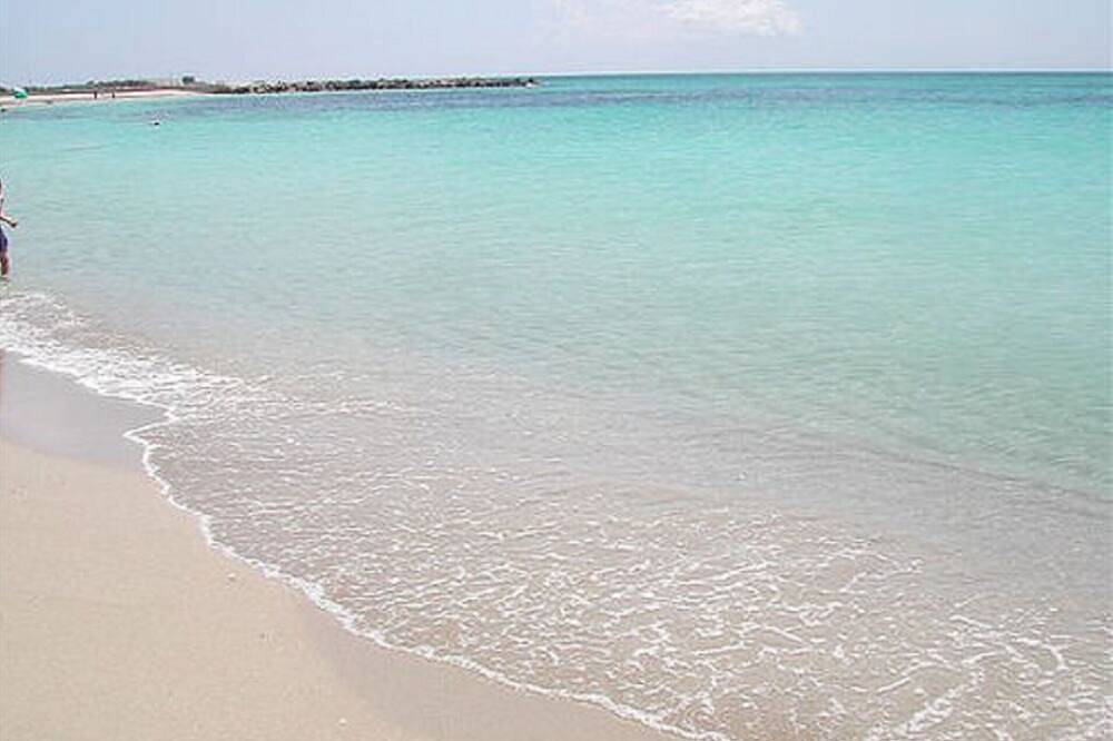 Ganze Wohnung, Grosses Reihenhaus vor kurzem renoviert, mit Klimaanlage im Zimmer in Torre San Giovanni, Golf von Tarent