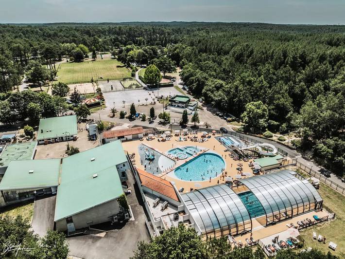 Camping pour 5 personnes, avec Terrasse et Piscine