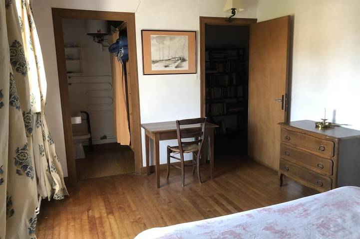 Location de vacances pour 10 personnes, avec terrasse ainsi que jacuzzi et jardin, animaux acceptés à La Jonchère - 4