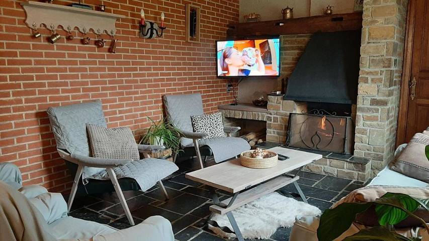 Location de vacances pour 7 personnes, avec piscine et jardin dans Porcheresse - 4