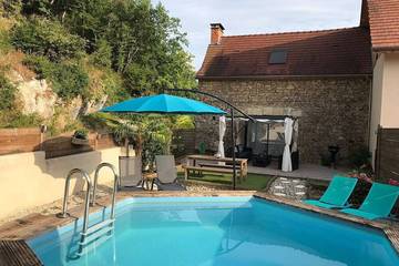 Location de vacances pour 4 personnes, avec piscine ainsi que jardin et terrasse à Saint-Vincent-de-Cosse