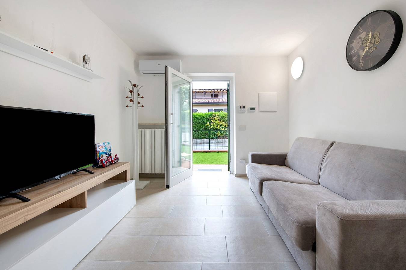 Appartement entier, Appartement 'La Villa Del Caribe Bilocale' avec vue sur le lac, Wi-Fi et climatisation in San Benedetto (Peschiera del Garda), Peschiera del Garda