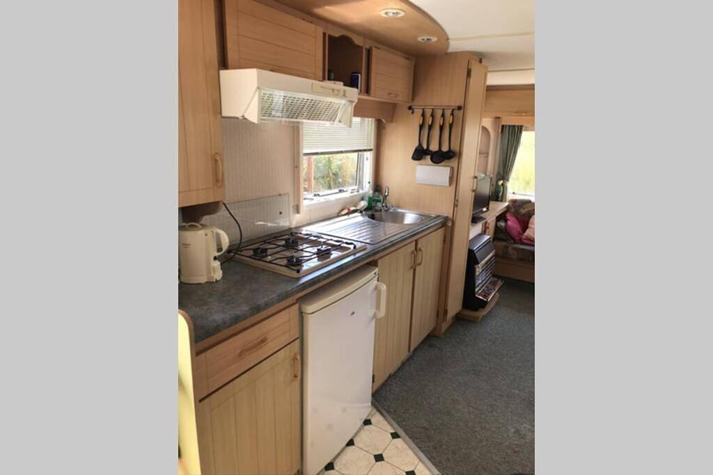 Ganze Wohnung, Knusse caravan camping Duinoord 300m van strand in Nes, Westfriesische Inseln