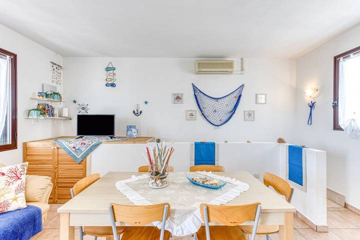 Casa vacanze 'Villetta Concetta' con terrazza privata, Wi-Fi e aria condizionata in Torre Pali, Salve