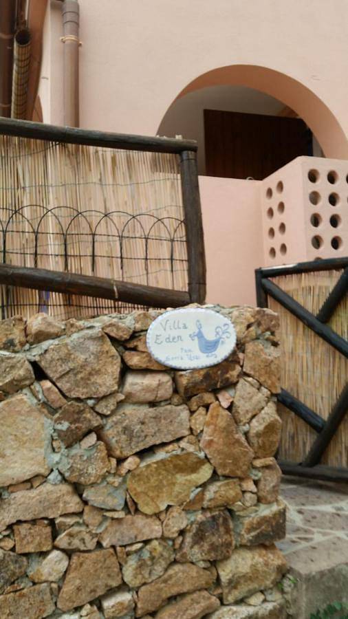 Villa pour 4 personnes, avec jardin ainsi que vue et piscine, adapté aux familles dans Eden Rock - 2