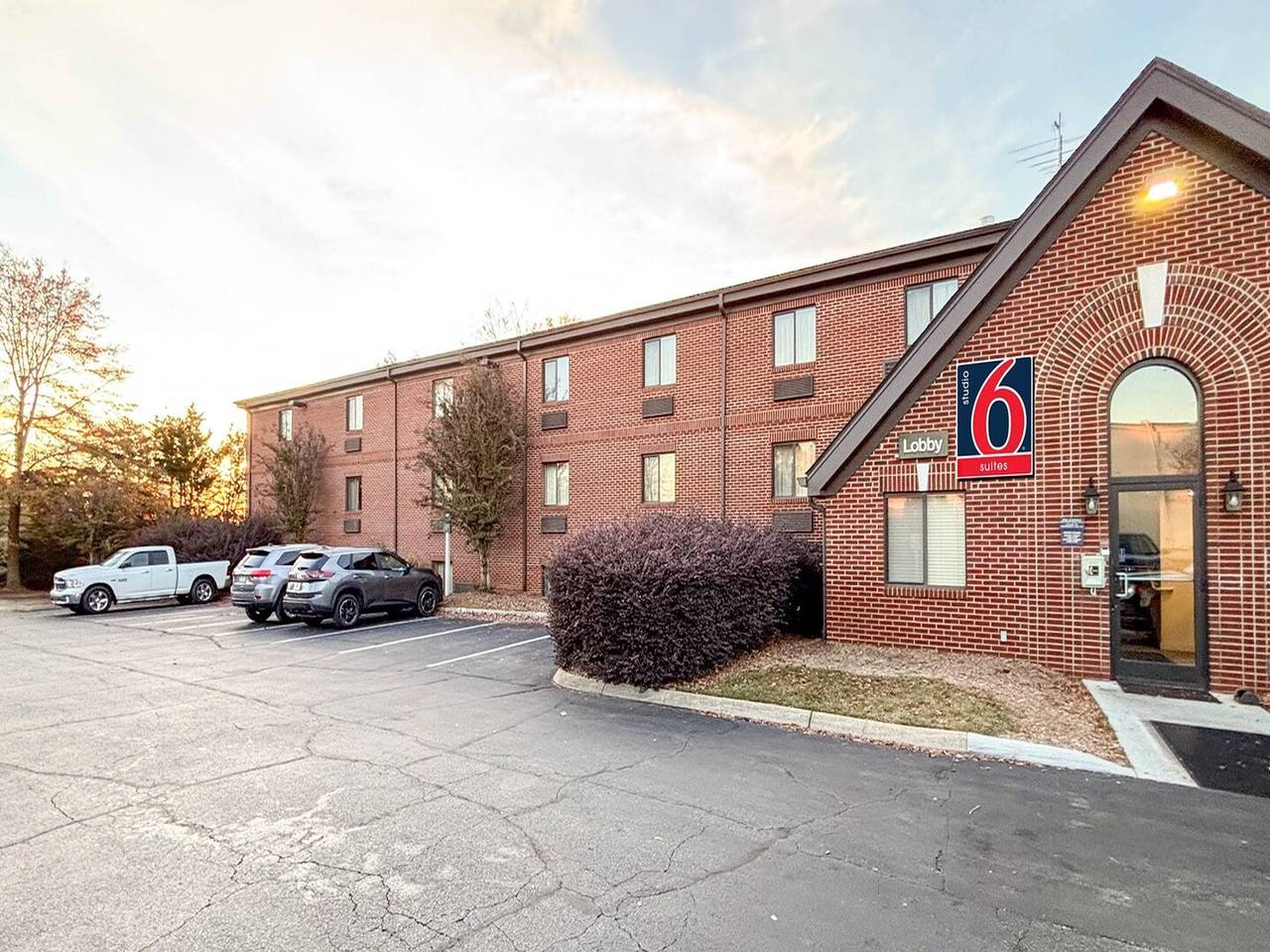 Ganze Wohnung, 1 Queensize-bett | Mob Acc Tub Ste Nsmk Sb Micfri in Greenville, Greenville County