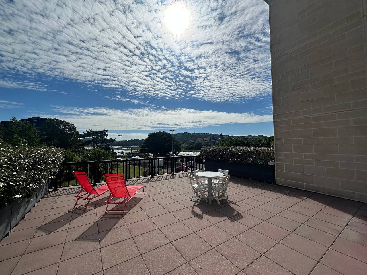 Apartamento entero, Apartamento de 2 habitaciones con terraza privada, se aceptan mascotas in Cabourg, Región de Caen