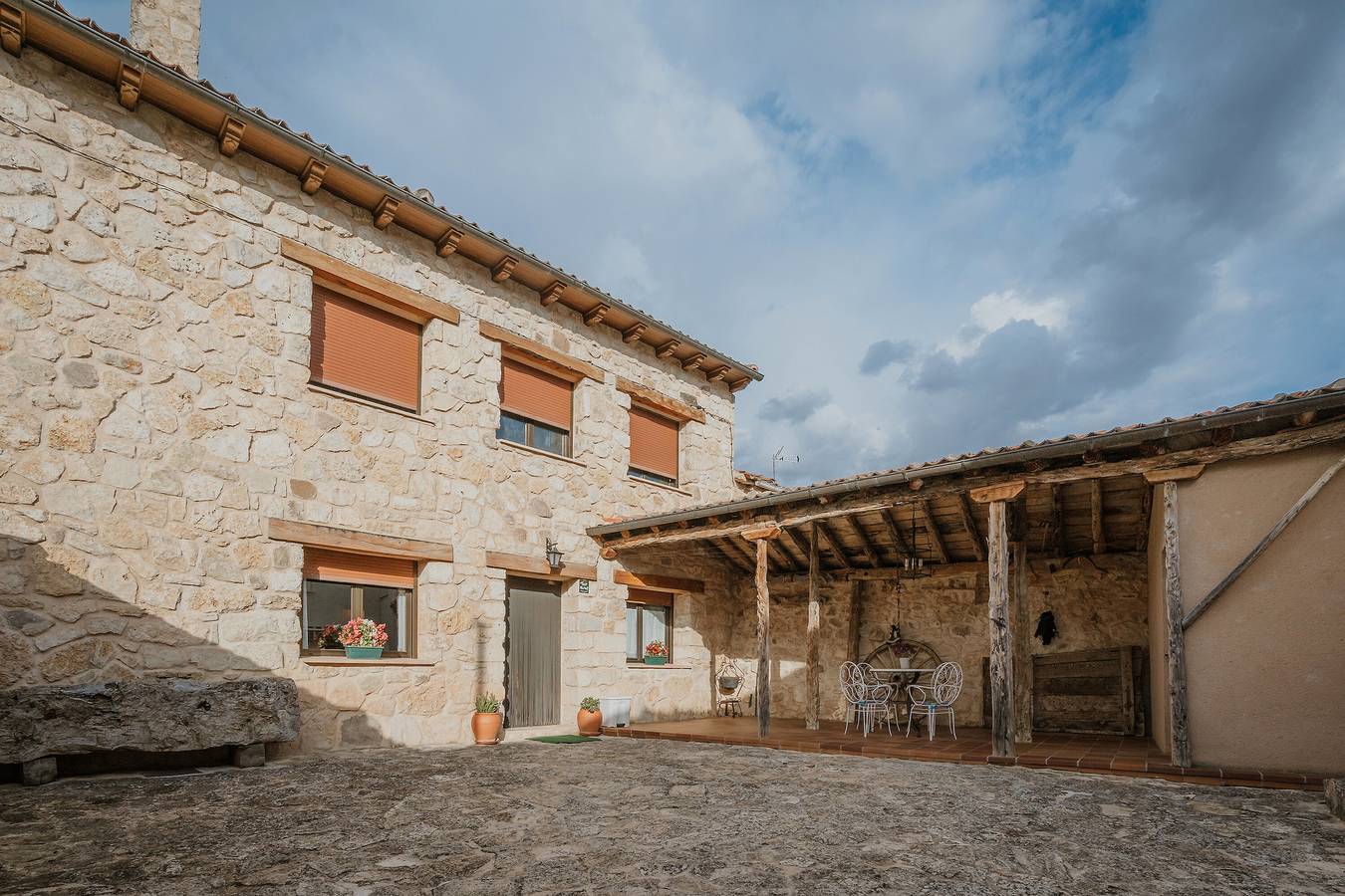 Casa Rural 'La Escondida' con Terraza Privada y Wi-Fi in Duruelo, Provincia de Segovia