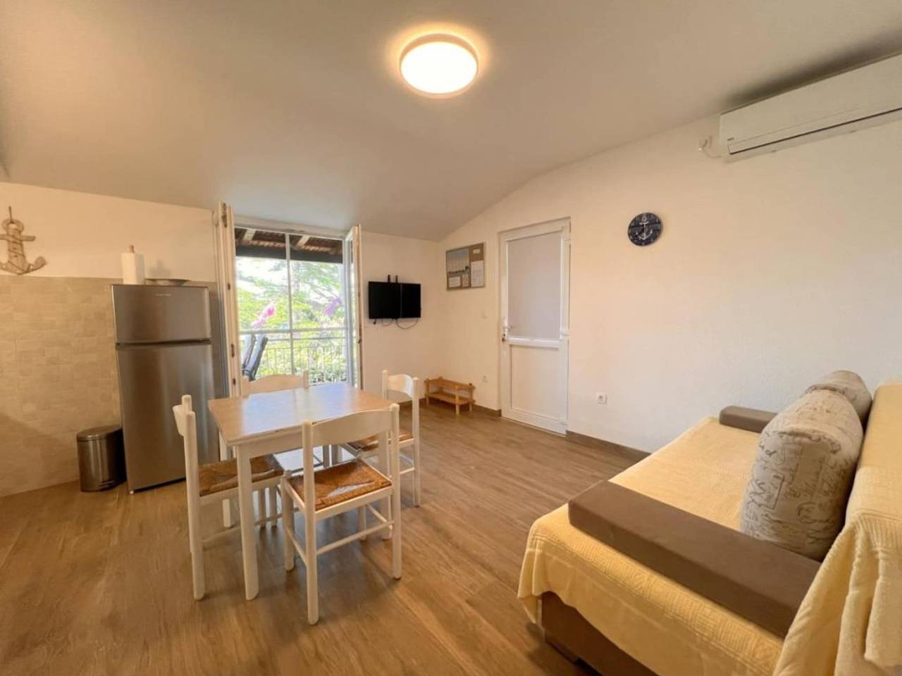 Ganze Wohnung, One bedroom apartment with sea view (4) in Dubrovnik-Neretva