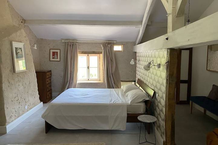 Gîte pour 10 personnes, avec jardin et terrasse à Saint-Séverin - 4