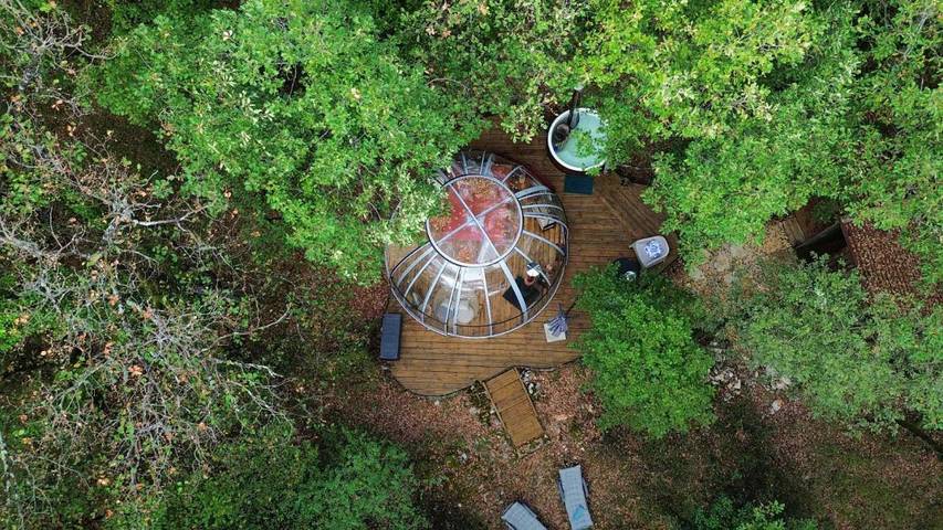 Tente pour 2 personnes, avec Terrasse et Jardin ainsi que Piscine et Vue