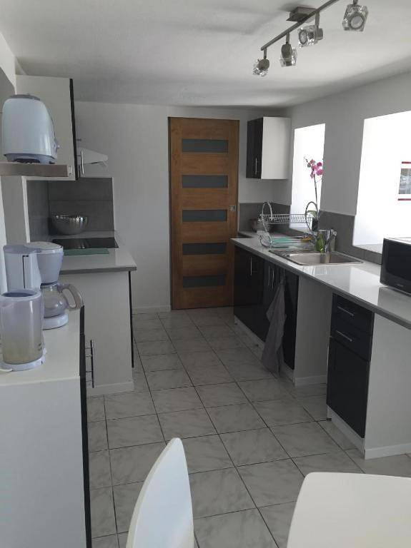 Gîte pour 5 personnes, avec piscine à La Bouilladisse - 4