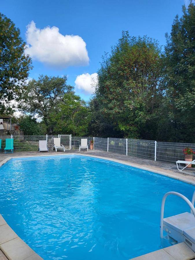 Location de vacances pour 7 personnes, avec jardin ainsi que terrasse et piscine à Loubers - 2