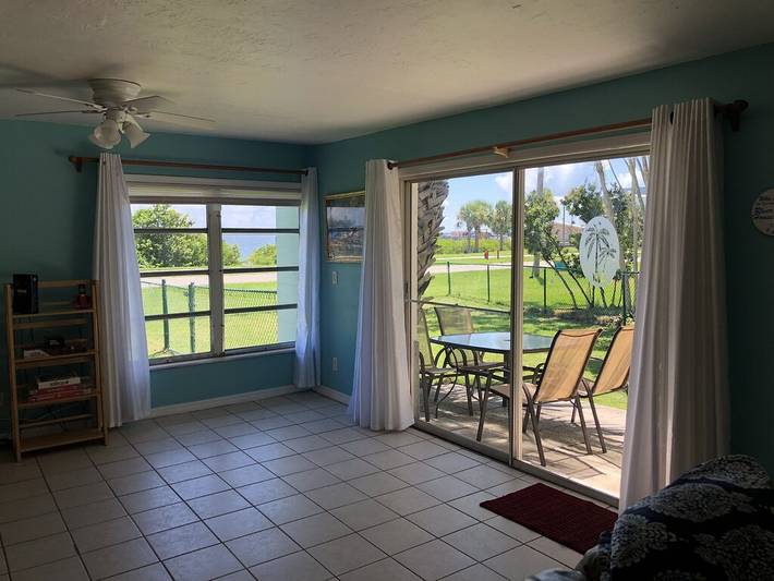 Vacation rental for 6 people, with yard, with pets in Sebastian
