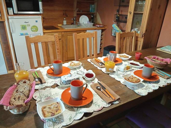 Gîte pour 2 personnes, avec jardin ainsi que terrasse et vue à La Bâtie-Vieille - 3