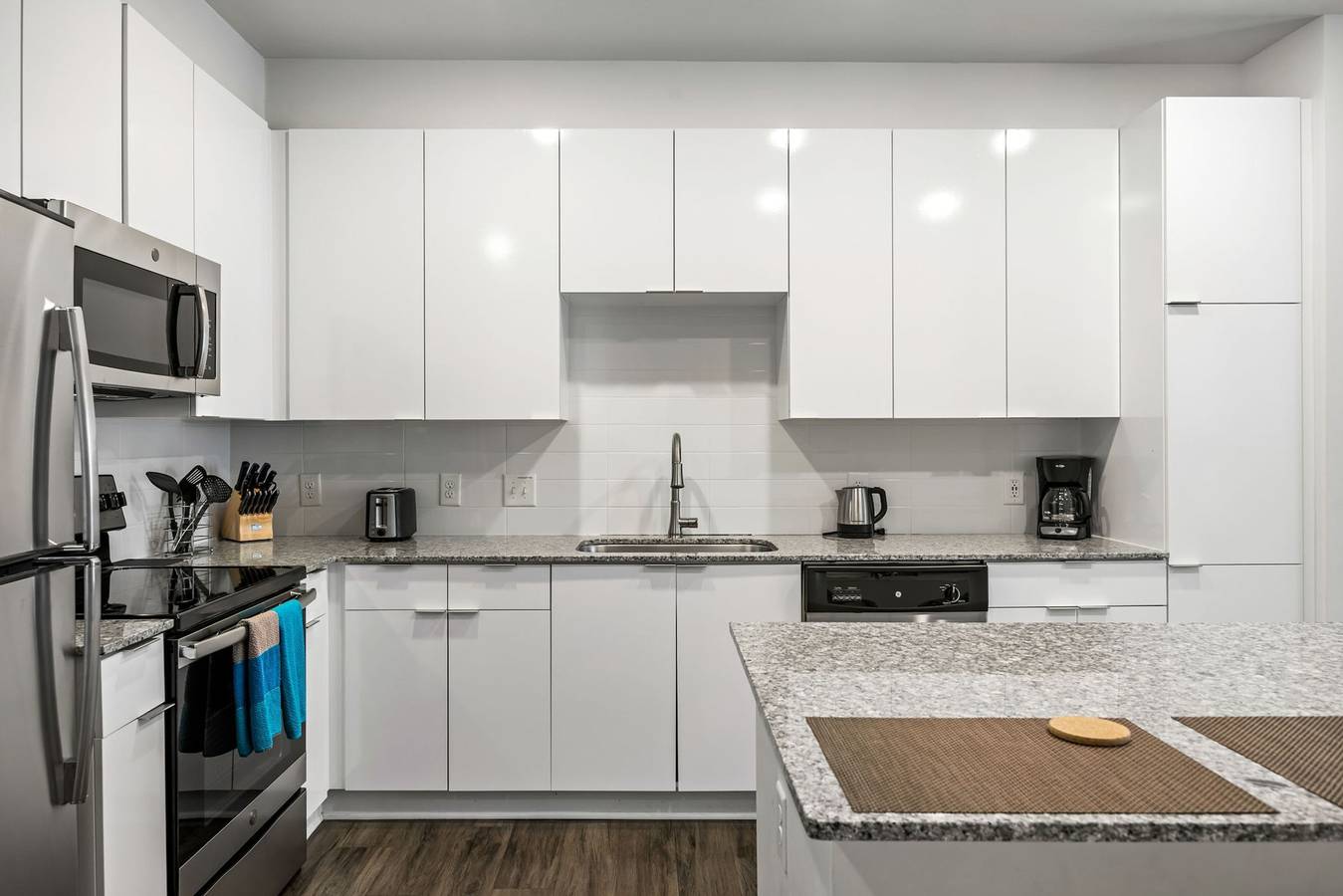 Apartamento entero, (S2Bb) Bright 2-Br Midtown Apartment with Pool and Gym in Atlanta, Condado de Fulton