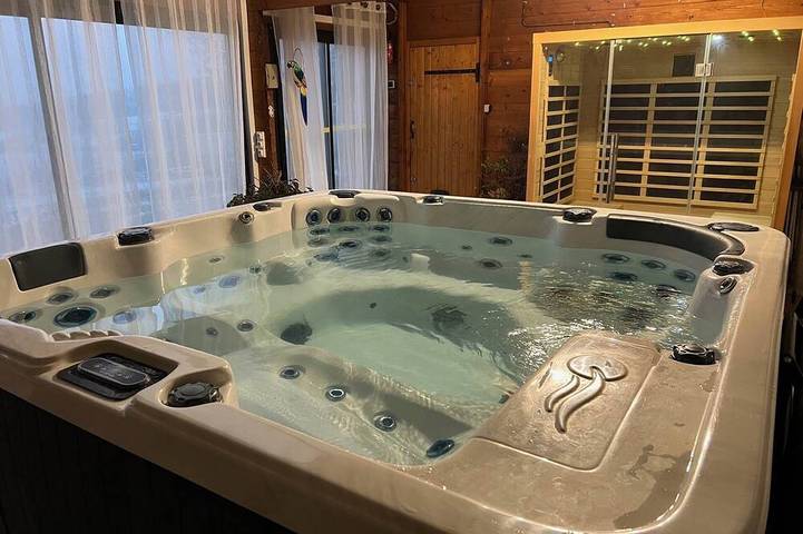 Location de vacances pour 8 personnes, avec jacuzzi et sauna dans Bergesserin