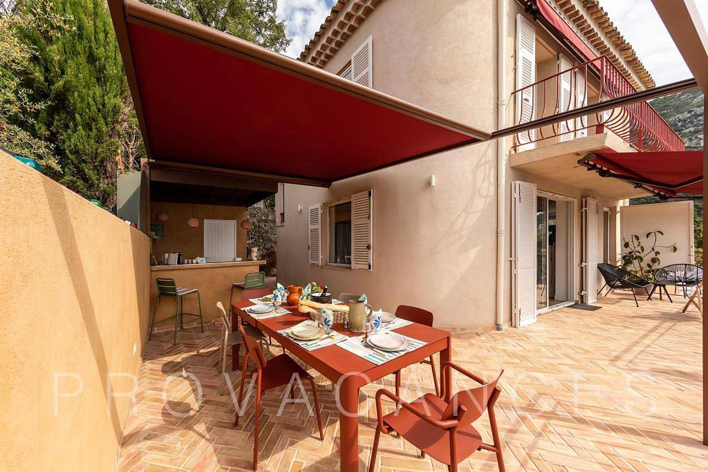 Holiday home with pool and panoramic views in the medieval town of Saint-Jeannet in Saint-Jeannet, Region de Cannes