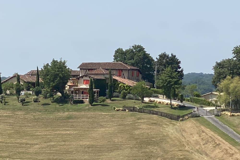 Peaceful and private 2- bed Gite with Pool in Boulogne-sur-Gesse, Haute-Garonne