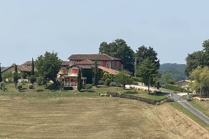 Gîte pour 5 personnes, avec jardin et piscine