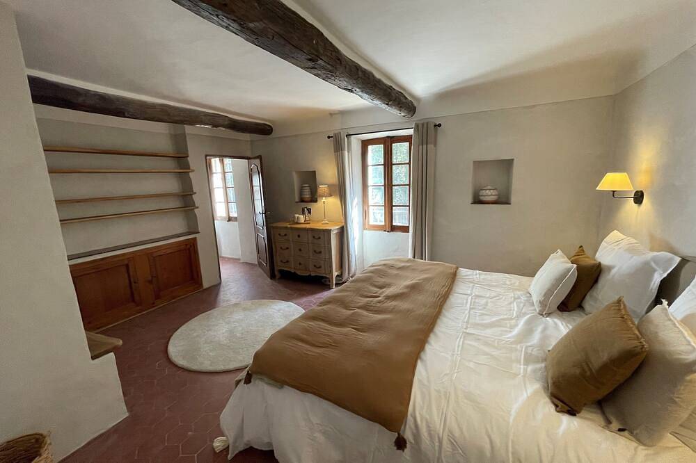 Mas du 19eme 4 double rooms and 6-bed dormitory in Mougins, Mittelmeerküste (Frankreich)