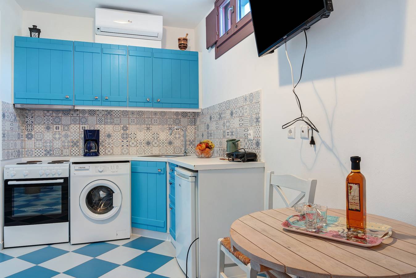 Apartamento entero, Apartamento 'Nicolas House 3' con terraza privada, Wi-Fi y aire acondicionado in Amorgos