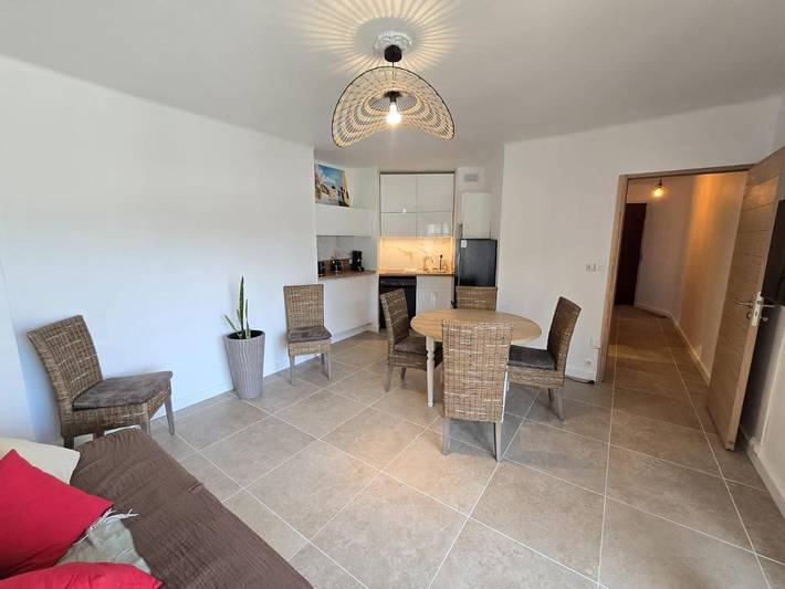 Gîte pour 4 personnes, avec terrasse dans Office De Tourisme Cavalaire - 2